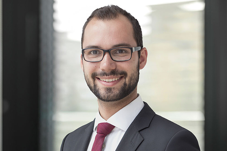 Dr. Thorsten Bischof Dr. Thorsten Bischof