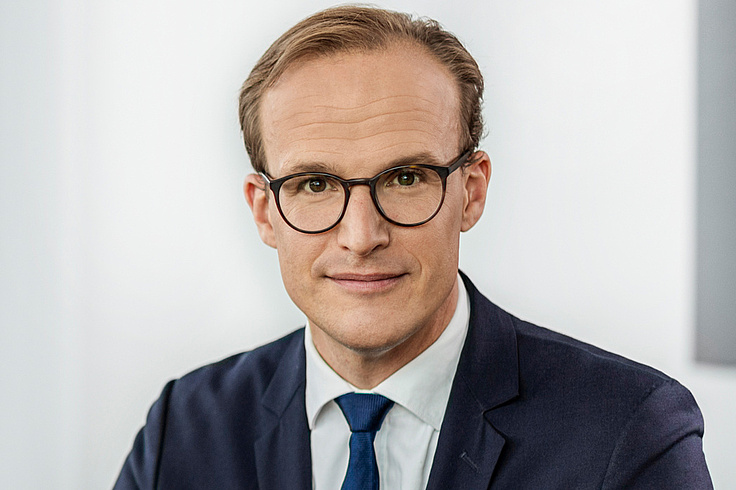 Dr. Stefan Bruinier Dr. Stefan Bruinier