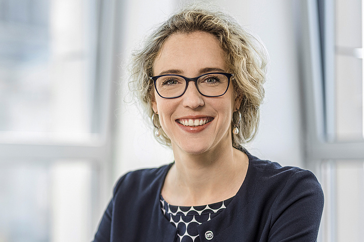 Dr. Juliane Hoffmann Dr. Juliane Hoffmann