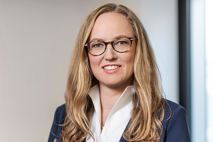 Dr. Julia Herdy Dr. Julia Herdy