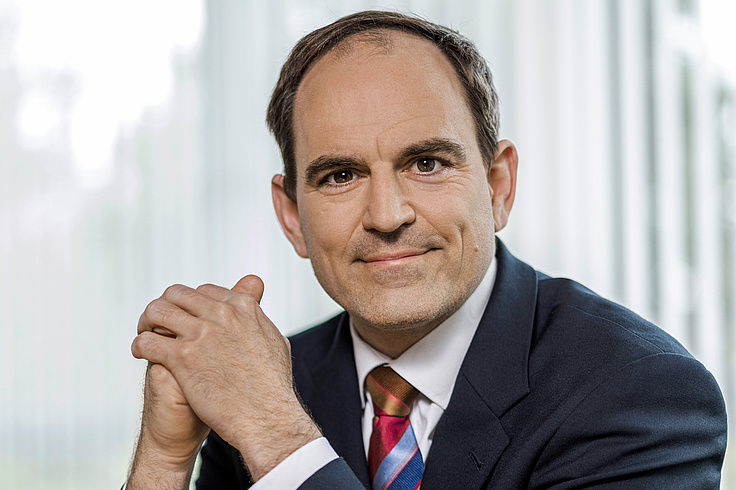 Dr. Ivo du Mont, LL.M. Dr. Ivo du Mont, LL.M.