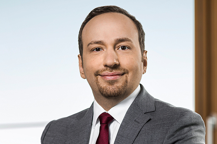 Dr. André Buzari, LL.M. Dr. André Buzari, LL.M.