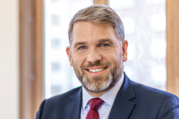 Prof. Dr. Robin van der Hout, LL.M. Prof. Dr. Robin van der Hout, LL.M.
