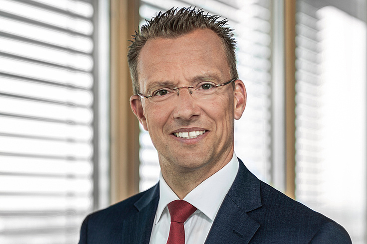 Dr. Sven K. Hannes Dr. Sven K. Hannes